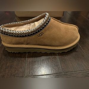 Ugg Tasman slipped- brand new with box